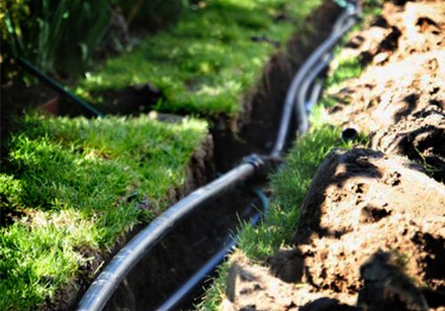 Wasserleitung im Graben